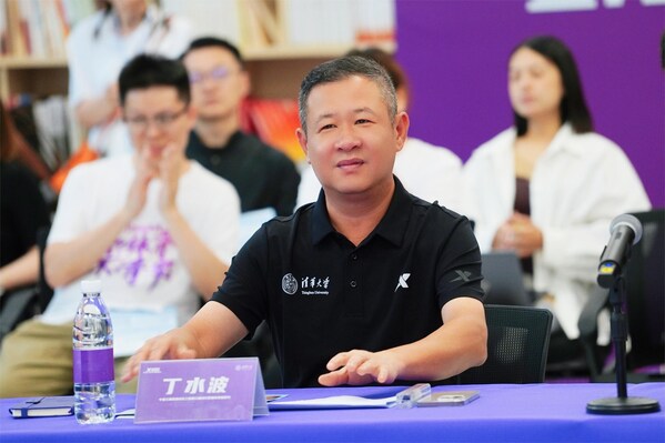 特步集团董事局主席兼ceo丁水波先生出席论坛